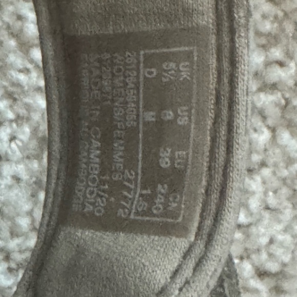 Clark’s Cushion Soft Cloudsteppers Flip Flops - Picture 6 of 6